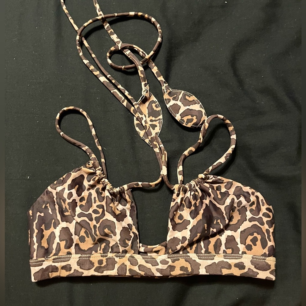 SOLD❌❌Benoa Feline Ari top for sale, THRU VEN